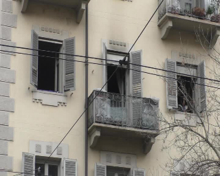 Incendio in un alloggio di Corso Belgio, inquilini in ospedale